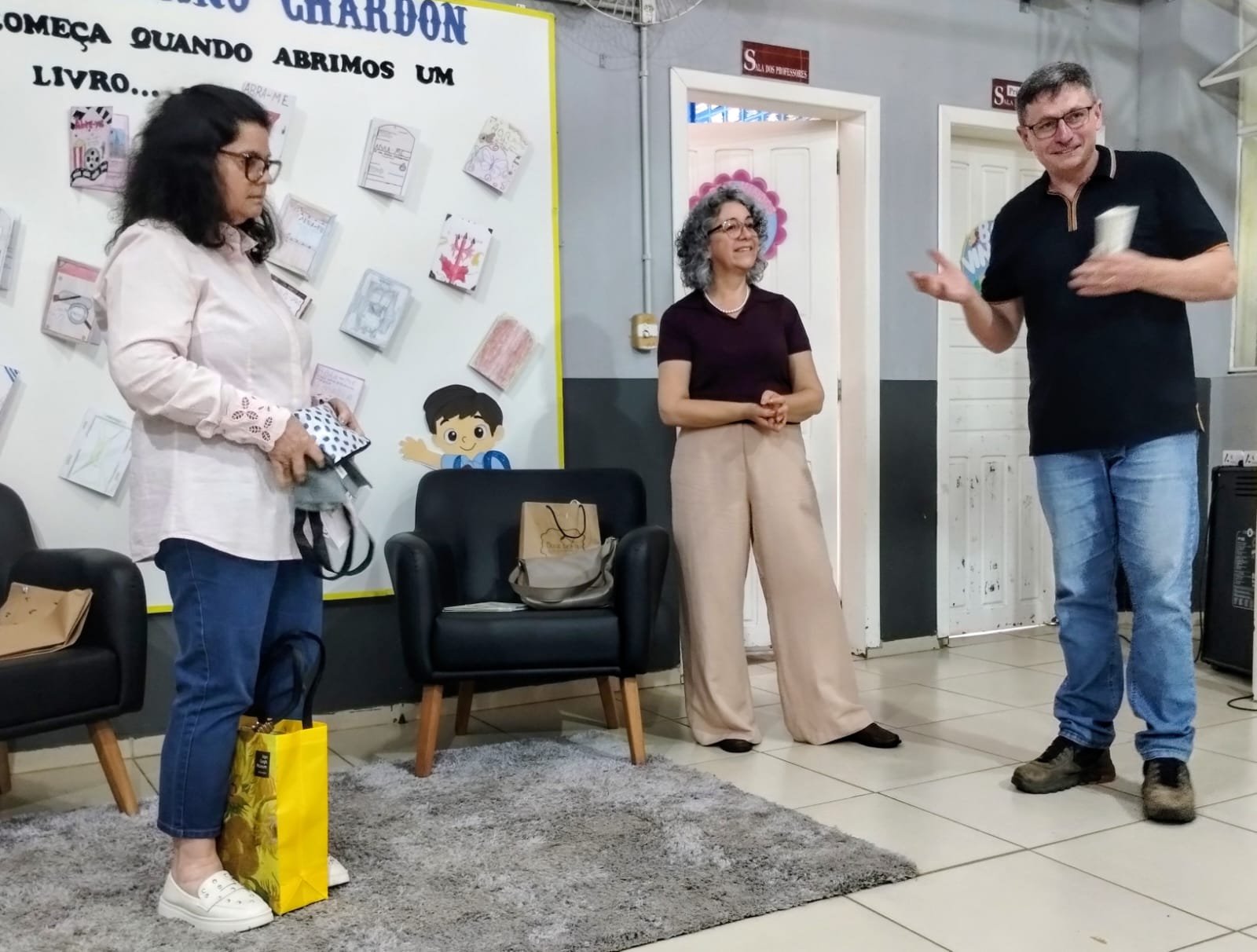 III Café Literário celebra a leitura e a arte na Rede Municipal de Ensino